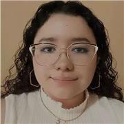 Alto nivel de inglés y mucha experiencia hablando con personas de diferentes países en los que se habla inglés.